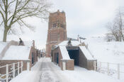 Vesting in de sneeuw van VVV Biesboschlinie