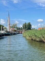 Boten in haven van Woudrichem tijdens Visserijdagen van VVV Biesboschlinie