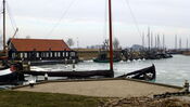 Restaurant De Stroming in de haven in Woudrichem van VVV Biesboschlinie