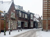 Kerkstraat in vesting Woudrichem van VVV Biesboschlinie