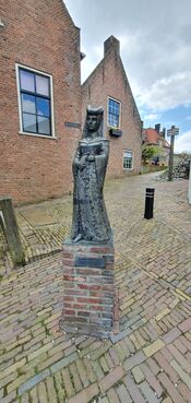 Beeld in vesting Woudrichem van VVV Biesboschlinie