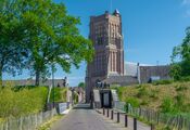 Bekijk Kerk Woudrichem van VVV Biesboschlinie