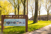 Bord Fort Altena van VVV Biesboschlinie