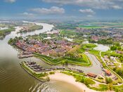 Woudrichem van bovenaf van VVV Biesboschlinie
