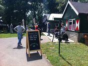 Terras bij voetveer Boven 't Gat van VVV Biesboschlinie