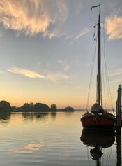 Boot op de Afgedamde Maas van VVV Biesboschlinie