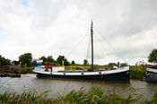 Boot in de haven van Woudrichem van VVV Biesboschlinie