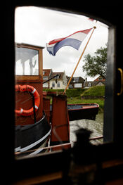 Boot in de haven van Woudrichem van VVV Biesboschlinie