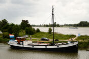 Boot in de haven van Woudrichem van VVV Biesboschlinie