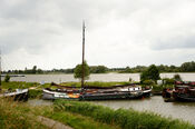 Boten in de haven van Woudrichem van VVV Biesboschlinie