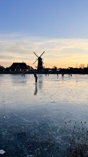 Schaatsen bij molen De Hoop van VVV Biesboschlinie