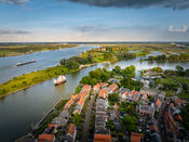 Zeilschip Helena in Woudrichem van VVV Biesboschlinie