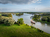 Zeilschip Helena in Woudrichem van VVV Biesboschlinie