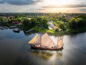 Zeilschip Helena bij Woudrichem van VVV Biesboschlinie