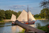 Zeilschip Helena in Woudrichem van VVV Biesboschlinie