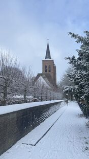 Kerk in de sneeuw van VVV Biesboschlinie