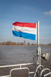 Vlag op Veerdienst Riveer van VVV Biesboschlinie