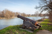 Kanon op de vestingwal, Woudrichem van VVV Biesboschlinie