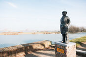 Beeld 'Zalmvisser', Woudrichem van VVV Biesboschlinie