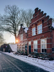 Woudrichem in de sneeuw van VVV Biesboschlinie