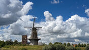 Martinustoren en molen Nooit Gedagt van VVV Biesboschlinie